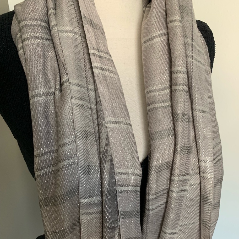LOFT Scarf - Picture 5 of 6